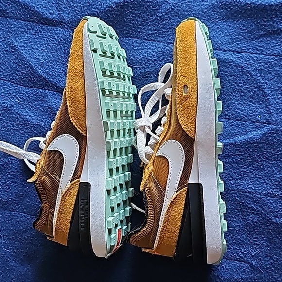 Nike Waffle One Gold Suede Phantom Wmns Sneakers - Picture 3 of 3